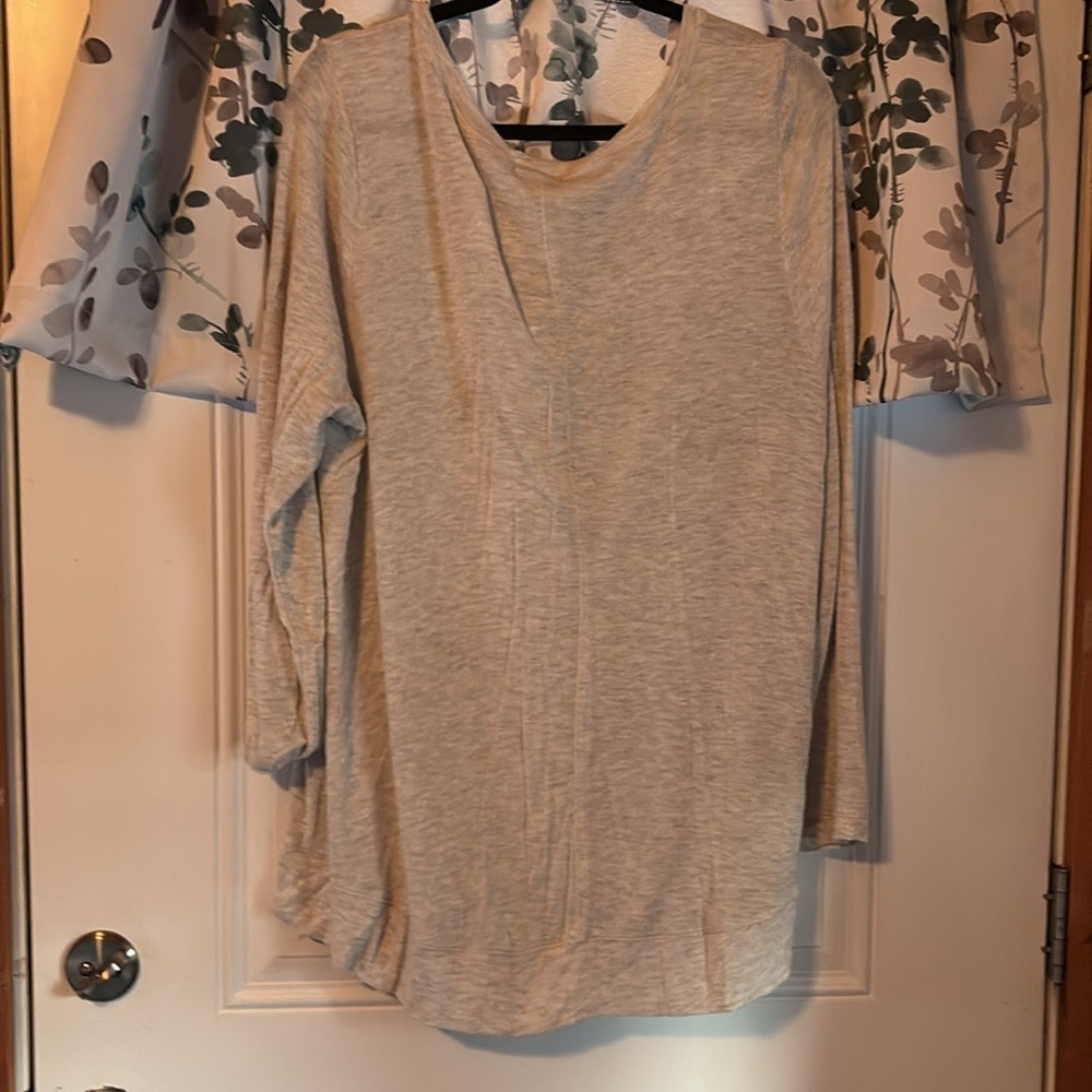 Women's Cream Top - Picture 3 of 3